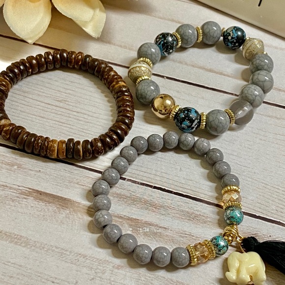 🔥3/$25🔥Elephant & Tassel Charm Beaded Bracelet - Picture 4 of 4